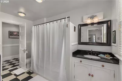 731 SW King Ave #16, Portland, OR 97205 - Photo 21