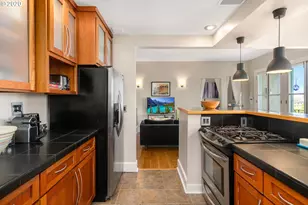 731 SW King Ave, Portland, OR 97205 - Photo 11