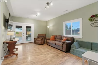 915 E 1st St, Yamhill, OR 97148 - Photo 23