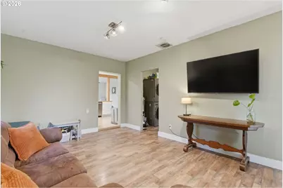 915 E 1st St, Yamhill, OR 97148 - Photo 21