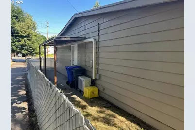 9212 N Saint Louis Ave, Portland, OR 97203 - Photo 3