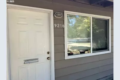 9212 N Saint Louis Ave, Portland, OR 97203 - Photo 5