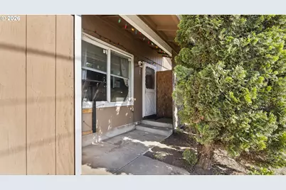 1977 Echo Hollow Rd, Eugene, OR 97402 - Photo 3