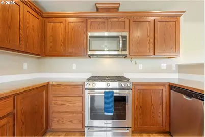 1884 NE Sunset Loop Dr, Roseburg, OR 97470 - Photo 3