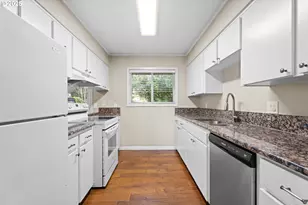 11255 SW Springwood Dr, Portland, OR 97223 - Photo 9