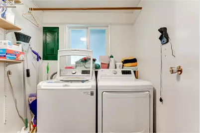 277 E Rosewood Ave, Eugene, OR 97404 - Photo 17
