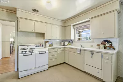 13821 NW Milburn St, Portland, OR 97229 - Photo 9