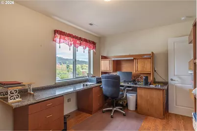 2489 SE Waldon Ave, Roseburg, OR 97470 - Photo 29