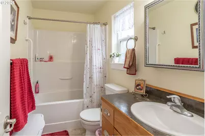 2489 SE Waldon Ave, Roseburg, OR 97470 - Photo 35