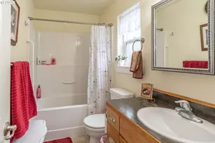 2489 SE Waldon Ave, Roseburg, OR 97470 - Photo 35