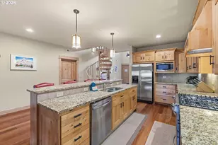 31206 E Collins Lake Rd, Government Camp, OR 97028 - Photo 5