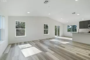 201 Highland Dr, Tillamook, OR 97141 - Photo 13