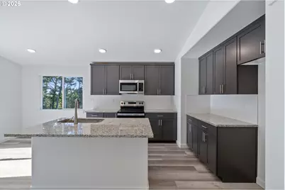 201 Highland Dr, Tillamook, OR 97141 - Photo 21