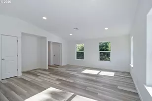 201 Highland Dr, Tillamook, OR 97141 - Photo 23