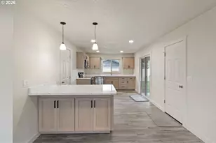 114 E 3rd St, Lowell, OR 97452 - Photo 5