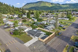 114 E 3rd St, Lowell, OR 97452 - Photo 29