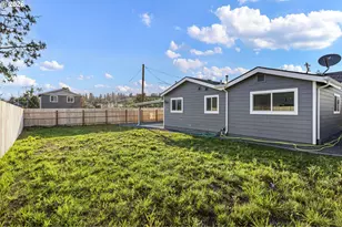 114 E 3rd St, Lowell, OR 97452 - Photo 29