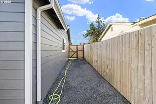114 E 3rd St, Lowell, OR 97452 - Photo 25
