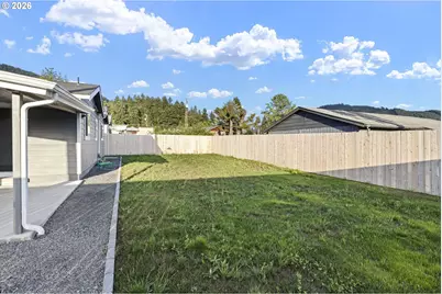 114 E 3rd St, Lowell, OR 97452 - Photo 23