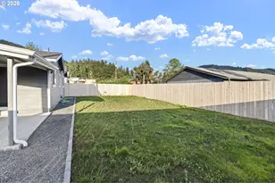 114 E 3rd St, Lowell, OR 97452 - Photo 23