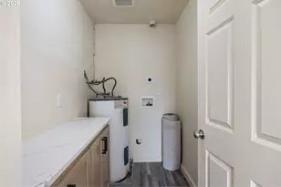 114 E 3rd St, Lowell, OR 97452 - Photo 19