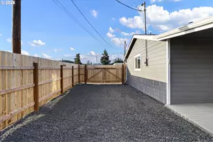 114 E 3rd St, Lowell, OR 97452 - Photo 27
