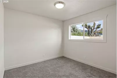 114 E 3rd St, Lowell, OR 97452 - Photo 11