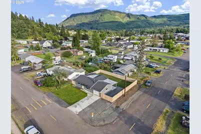 114 E 3rd St, Lowell, OR 97452 - Photo 33