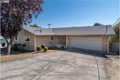 310 NW Lost Ln, Winston, OR 97496 - Photo 1