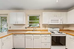 8351 N Bank St, Portland, OR 97203 - Photo 9