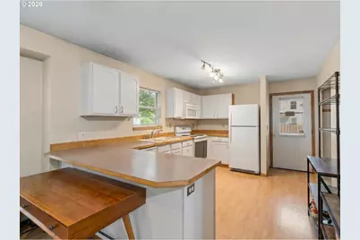 8351 N Bank St, Portland, OR 97203 - Photo 7