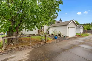8351 N Bank St, Portland, OR 97203 - Photo 19