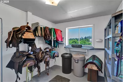 85131 Cloverdale Rd, Creswell, OR 97426 - Photo 25