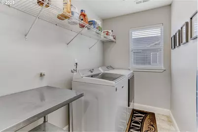 821 N 27th Ave, Cornelius, OR 97113 - Photo 27