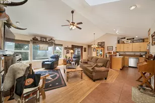 998 NE Brown Dr, Madras, OR 97741 - Photo 11