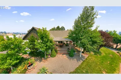 998 NE Brown Dr, Madras, OR 97741 - Photo 9