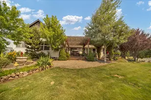 998 NE Brown Dr, Madras, OR 97741 - Photo 5