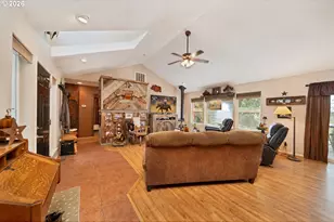 998 NE Brown Dr, Madras, OR 97741 - Photo 13