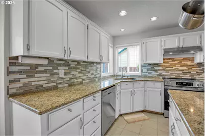 565 NE Lenox St, Hillsboro, OR 97124 - Photo 13