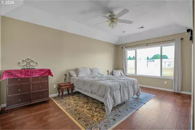 565 NE Lenox St, Hillsboro, OR 97124 - Photo 27