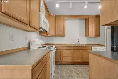 482 S 4th St, Independence, OR 97351 - Photo 13