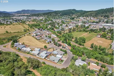 845 Sea St, Sutherlin, OR 97479 - Photo 3