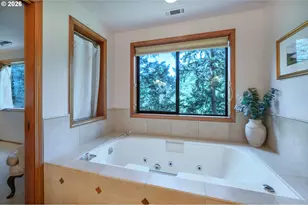 2040 Dogwood Dr, Eugene, OR 97405 - Photo 21