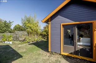 7034 N Fenwick Ave, Portland, OR 97217 - Photo 13