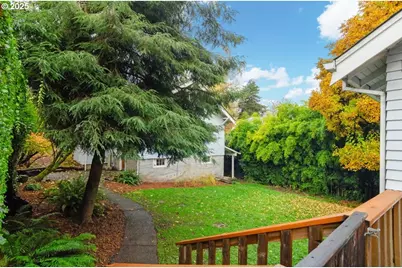 8342 SW 41st Ave, Portland, OR 97219 - Photo 37