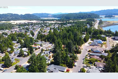 2222 11th St, Florence, OR 97439 - Photo 37