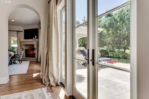 2628 Edgewater Dr, Eugene, OR 97401 - Photo 17