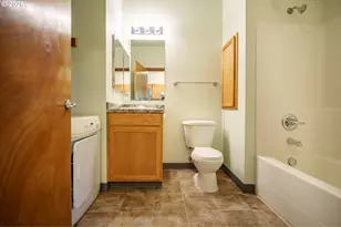 12231 SE Bush St, Portland, OR 97236 - Photo 11
