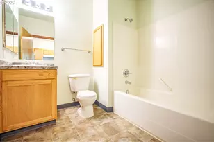 12231 SE Bush St, Portland, OR 97236 - Photo 17