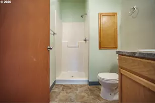 12231 SE Bush St, Portland, OR 97236 - Photo 9